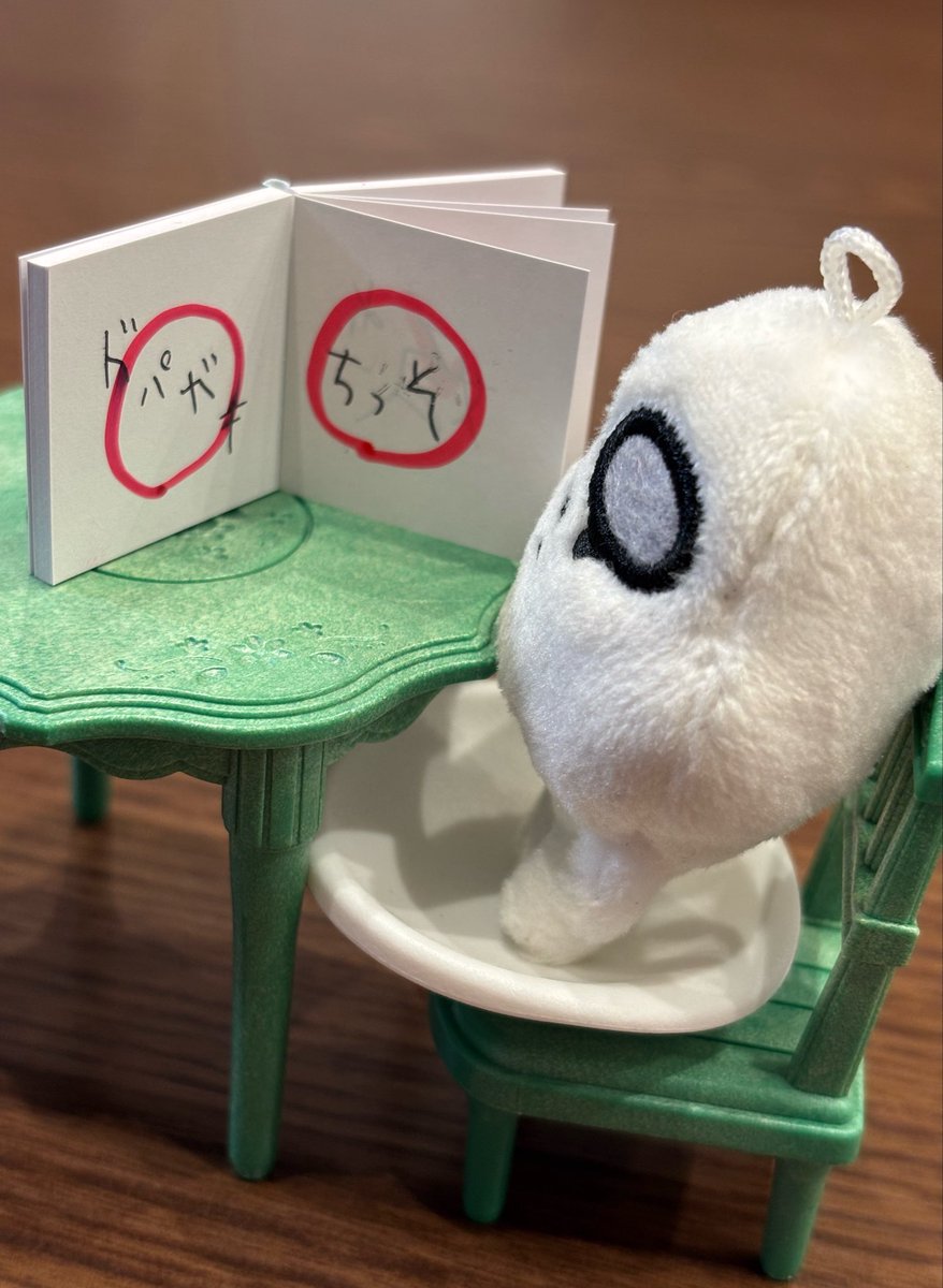 komehashiro's tweet photo. うちの子には小さい(物理)うちから教育にはこだわってますんで。東大行きます。

まる太朗(概念)ゆっくりおまえのペースでいいんだよ🙂‍↕️ https://t.co/zOHzk6n6qf
