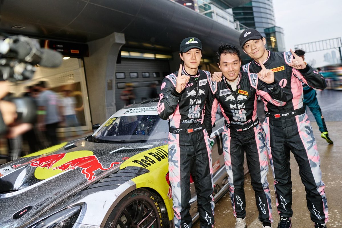 bowzbehappys's tweet photo. 📷20260927🏁SHANGHAI 8Hours Endurance 2026 🇨🇳 RACE DAY

#王一博YIBO85 เก่งมากกกกกก https://t.co/67MXZAekg8 | K.MELVIN MOH x UNO x RMB TEAM เก่งมากๆๆ ลุ้นกันยาวๆ 8ชั่วโมง Congratulations🏆🏆🎉👏💚

#WANGYIBOx8HSHANGHAI26 
#YIBO85 #85RACING #UNORACING
#หวังอี้ป๋อ #王一博 #WANGYIBO https://t.co/vF50JPOFef