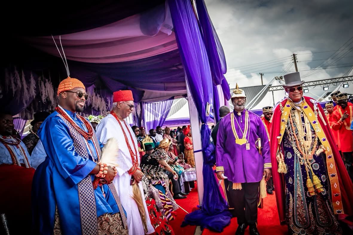 OyoNews1's tweet photo. The Olu of Warri, His Majesty Ògíamẹ̀ Atúwàtse III, was among dignitaries who attended the coronation of King Charles Douglas MacPepple Jaja, Jeki VI, as Amanyanabo and Treaty King of Opobo Kingdom. https://t.co/Nh1nBPFA8I