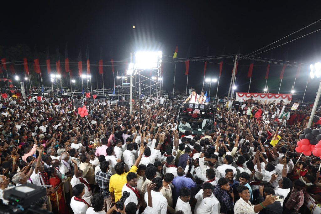 Udhaystalin's tweet photo. Circus ஆட்சியாளர்களின் அதிகார வெறியால் திணிக்கப்பட்டுள்ள மதுராந்தகம் இடைத்தேர்தலில் கழக வேட்பாளர் சகோதரர் @iparanthamen அவர்களுக்கு ஆதரவாக, கடலென திரண்டிருந்த மதுராந்தகம் - மின்னல் சித்தாமூர் பகுதி மக்களிடம் உதயசூரியன் சின்னத்திற்கு வாக்களிக்குமாறு உரையாற்றினோம்.

@evvelu @thamoanbarasan @ksundarmla @AbdulmalikDmk @Prabhugajendran