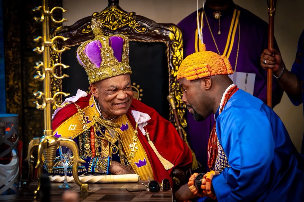 OyoNews1's tweet photo. The Olu of Warri, His Majesty Ògíamẹ̀ Atúwàtse III, was among dignitaries who attended the coronation of King Charles Douglas MacPepple Jaja, Jeki VI, as Amanyanabo and Treaty King of Opobo Kingdom. https://t.co/Nh1nBPFA8I