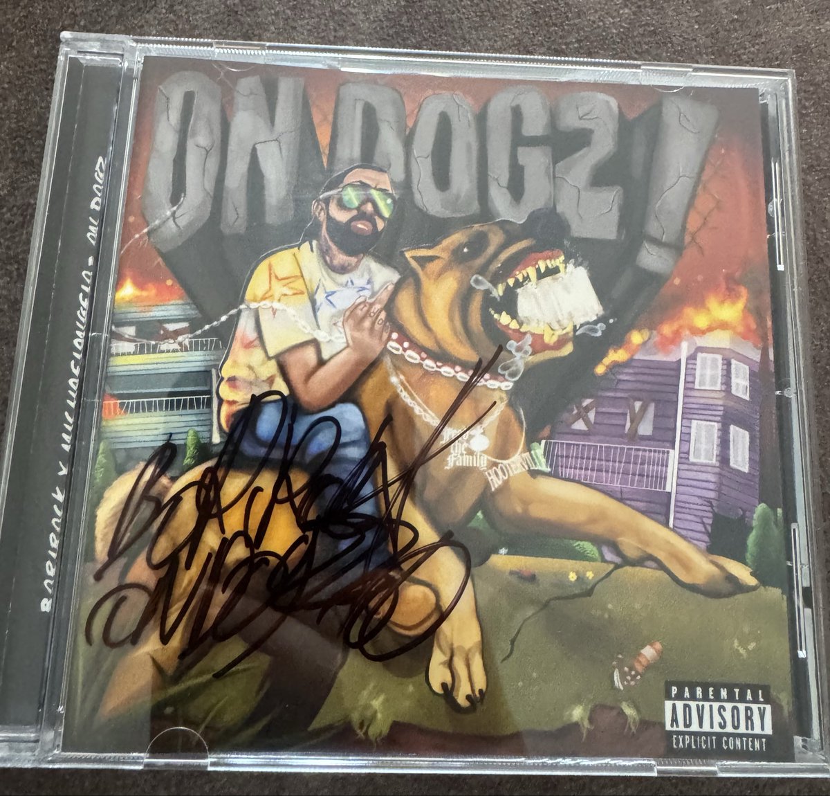 omarshotgun's tweet photo. Man i fcking love this album… ON DOGEZEEEE
Insane production by MichaelAngelo and u know who the waviest, signed by @teflonhoot EL HOTOOO
BORIROCK &amp; MICHAELANGELO - ON DOGZ!
🐶💤 https://t.co/CB5AqCa7hQ