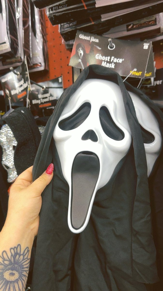 RoxieeRaee's tweet photo. Can’t take a freak to the Halloween store without getting some new toys👀 https://t.co/0VKgn3eDQZ