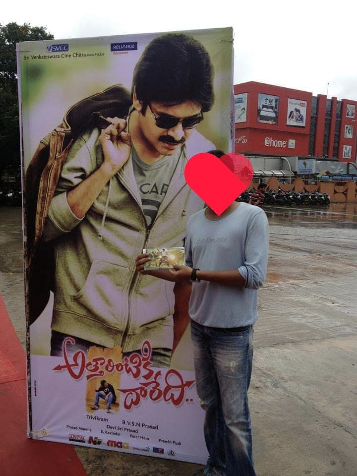ustadkalyan's tweet photo. #AttarintikiDaredi means one of the best audio release events of Kalyan I’ve ever enjoyed, and a film that went on to break records even after half of it was leaked before release.
#13YearsOfAtharintikiDaaredi https://t.co/Q6nelFQLMc