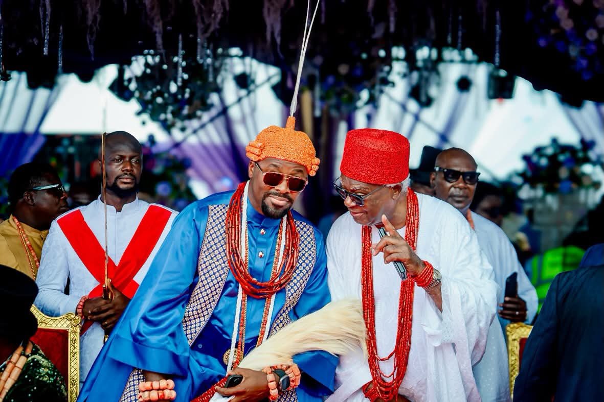 OyoNews1's tweet photo. The Olu of Warri, His Majesty Ògíamẹ̀ Atúwàtse III, was among dignitaries who attended the coronation of King Charles Douglas MacPepple Jaja, Jeki VI, as Amanyanabo and Treaty King of Opobo Kingdom. https://t.co/Nh1nBPFA8I