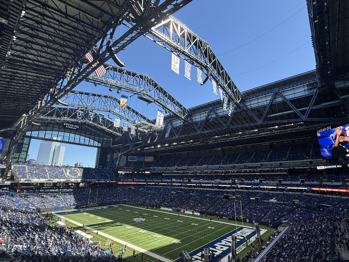 waynealan_indy's tweet photo. Finally got the roof &amp; window open for a game! Bout time @Colts !  Let’s go get the W!!!
#ForTheShoe https://t.co/krniqhsaNT