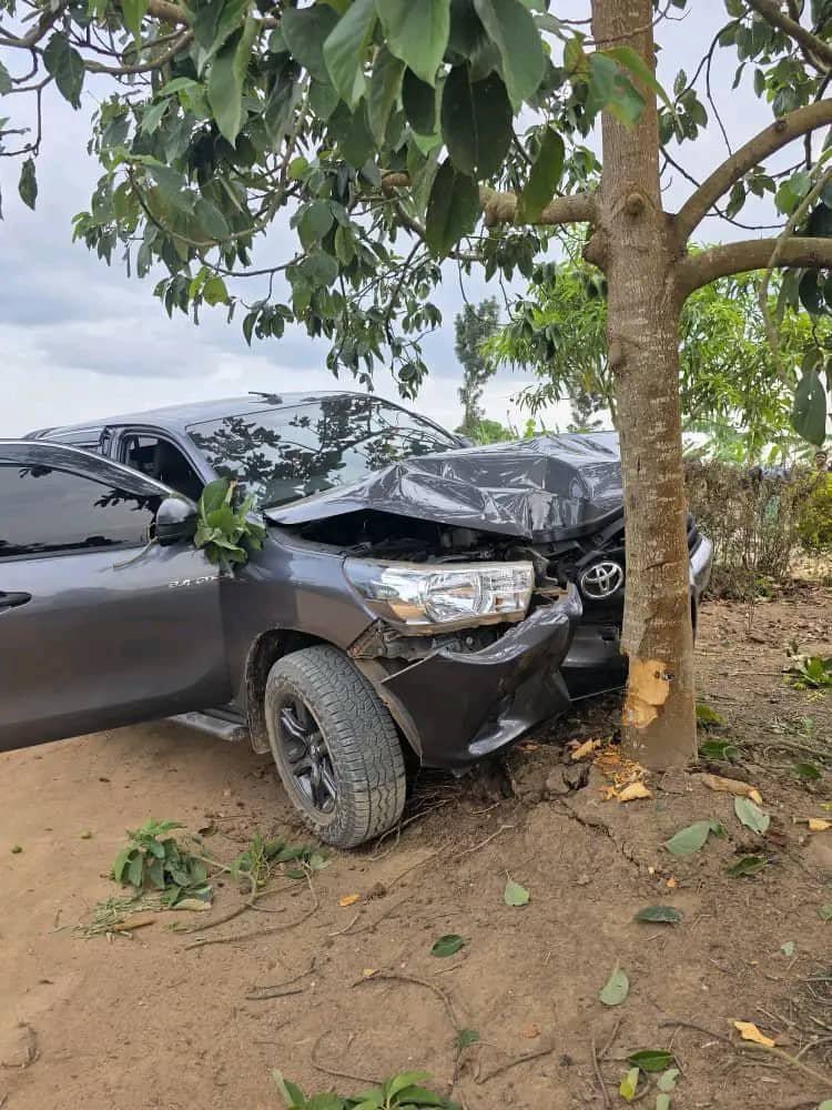NupUpdates's tweet photo. LC5 Chairperson, Lwengo district survives a nasty accident on his drive through the constituency.
#NUPupdates https://t.co/G7OBvRrplJ