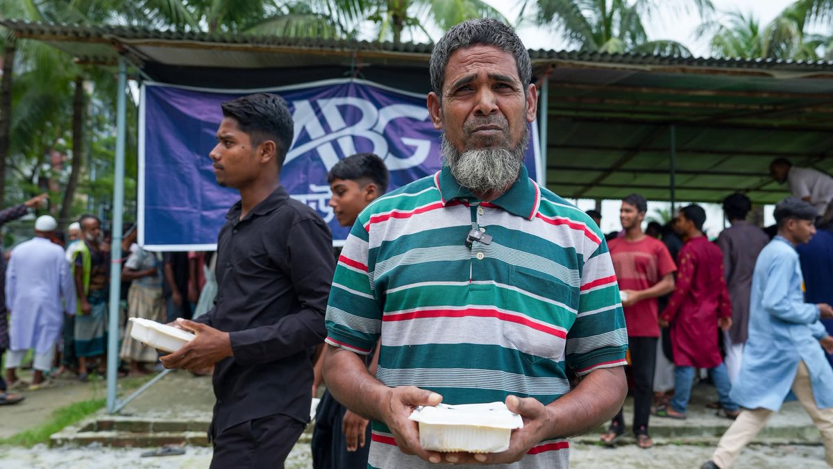 abg_foundation's tweet photo. দিনের শেষে একটু স্বস্তি, একটু যত্ন আর পাশে থাকার অনুভূতিই অনেক। প্রতি শুক্রবার ABG Foundation খাবার বিতরণের মাধ্যমে মানুষের মুখে হাসি ফোটানোর চেষ্টা করে।

#ABGFoundation #ABGCares #HumanityFirst #SpreadKindness https://t.co/wG2bNaPujv