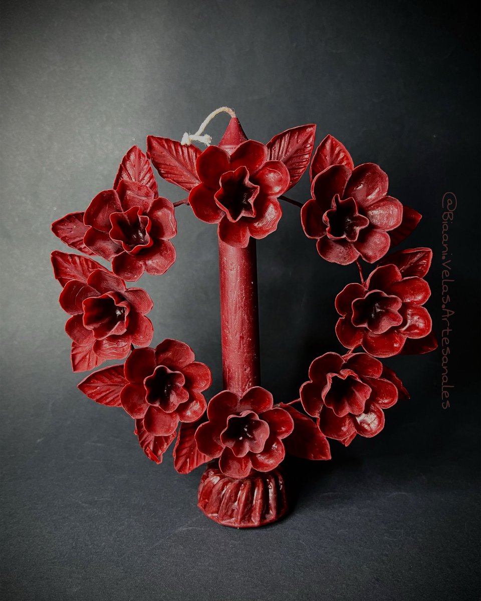 AntoniaHARII's tweet photo. Hola amix, hace días corrieron de su trabajo a mi hermana y abrió por fin su emprendimiento de Velas Artesanales, me ayudarían mucho compartiendo, comprando y en general apoyando su trabajo, en IG: Biaani.Velas.Artesanales 
Ella hace todo, hasta los moldes 😭💕🥀✨ https://t.co/UA3GNPxWZ1