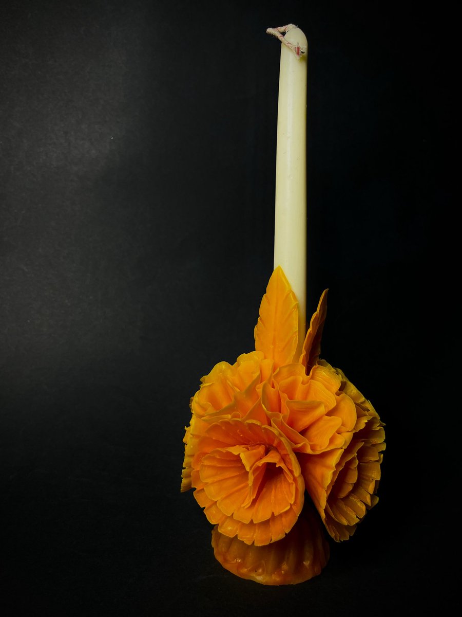 AntoniaHARII's tweet photo. Hola amix, hace días corrieron de su trabajo a mi hermana y abrió por fin su emprendimiento de Velas Artesanales, me ayudarían mucho compartiendo, comprando y en general apoyando su trabajo, en IG: Biaani.Velas.Artesanales 
Ella hace todo, hasta los moldes 😭💕🥀✨ https://t.co/UA3GNPxWZ1