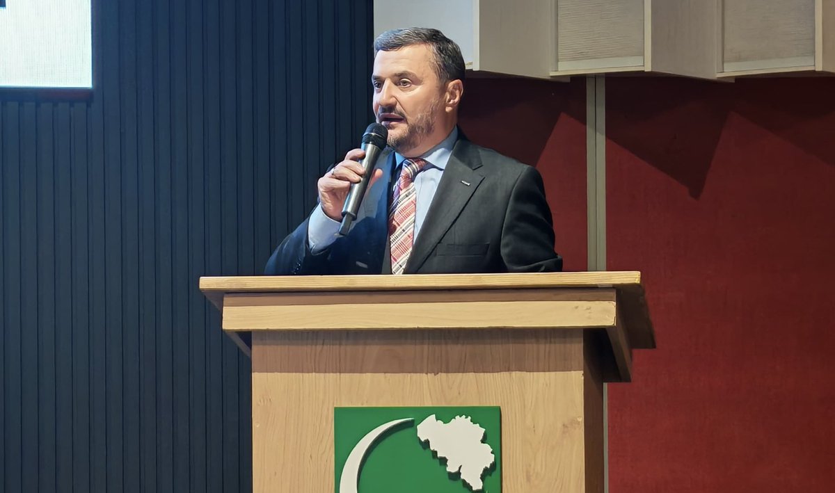 kemalerguen's tweet photo. Belçika Bölgemiz tarafından düzenlenen Genişletilmiş Bölge ve Şube Yürütme Kurulları (GBYK-GŞYK) toplantısında idarecilerimizle istişare meclisinde buluştuk. "Onların işleri, aralarında istişare iledir" ayetinin rehberliğinde gerçekleşen bu programda kardeşlerimize hitap etme fırsatı bulduk. Belçika'daki hizmetlerimizi omuzlayan tüm dava arkadaşlarıma samimi gayretleri için teşekkür ediyorum.