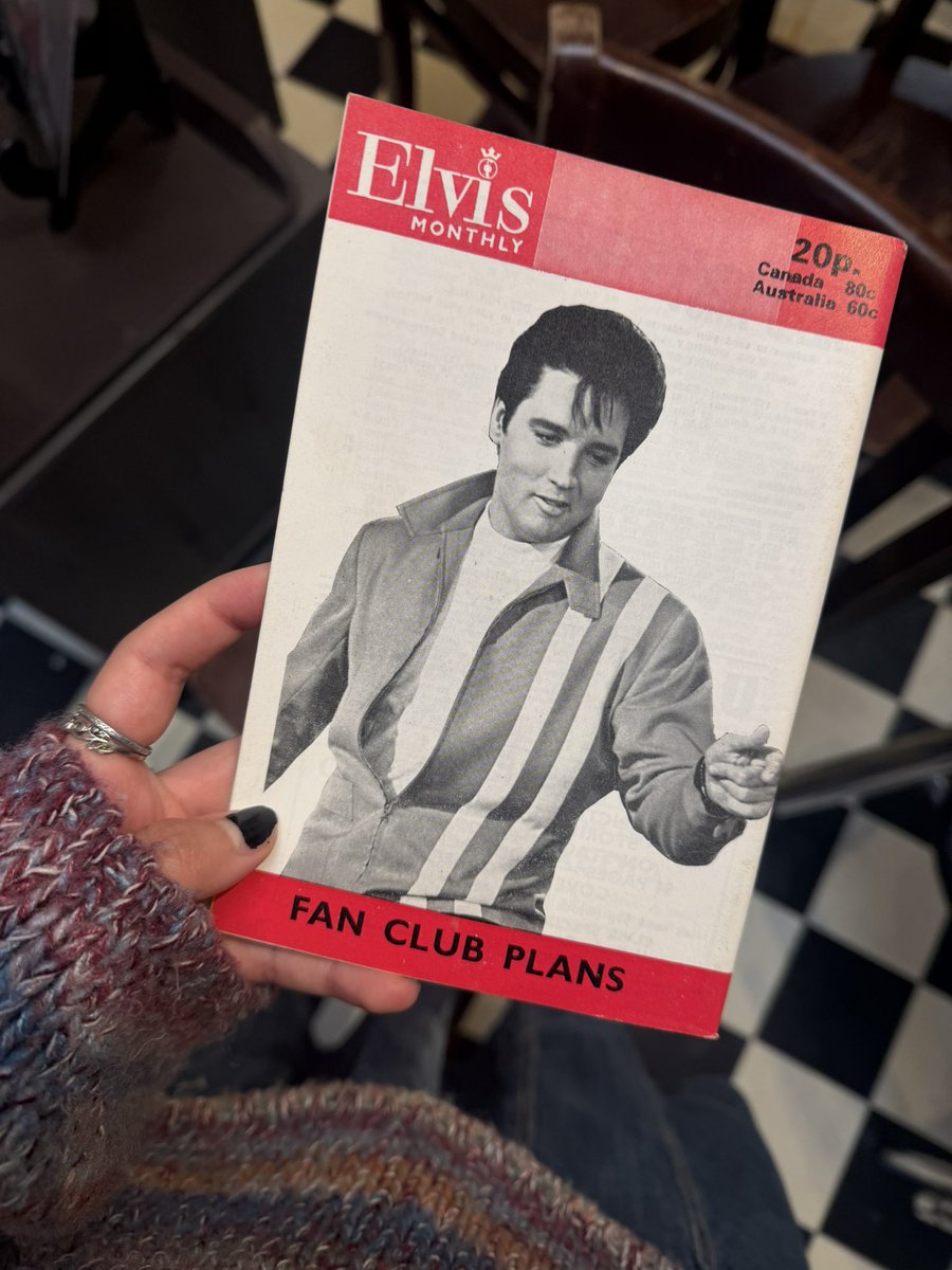 pusheenbakes's tweet photo. came across the most fantastic collection of vintage elvis merch but did not purchase any unfortunately..Also a beautiful vintage dress (that i also didnt buy) https://t.co/eJPokziYWc