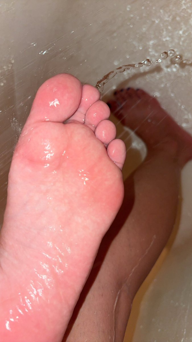 kat283303539970's tweet photo. Wash my feet you simp😘
#fyp #fansly #fundom #femdom #seller https://t.co/9psZ4wrtLi