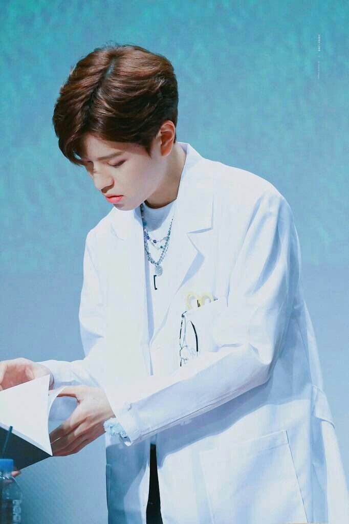 quillsevngiepen's tweet photo. 🥟🐶

"i will never understand why they keep sending their son to these negotiations," his father sighs. "it's a relief you have nothing to do with him, son. that man is up to no good."

sevngmn bites his tongue, giving his father a solemn nod. + https://t.co/yEJS01z21a
