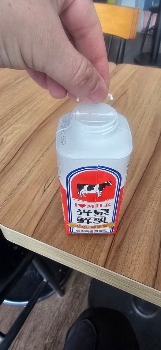___chaBBy's tweet photo. @kwaklution saw this photo, so it used to have a pull tab you have to remove. i guess they changed the design recently. https://t.co/PnxEhFYRqN