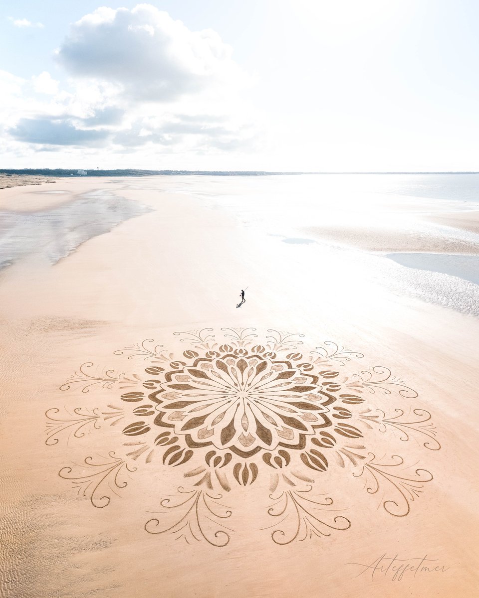 KayleenWeimx's tweet photo. I almost missed the chance to capture images of my latest creation! After spending hours creating on the beach, I decided to use my drone to finally see it from above. But the remote wouldn’t start! With only a few hours before high tide, I had to https://t.co/ZoVPkYczcJ