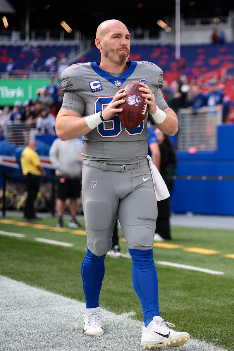 DraftKings's tweet photo. Rate this Buffalo Bills uniform combo on a scale of 1-10 👇 https://t.co/lOWB9J5tyD