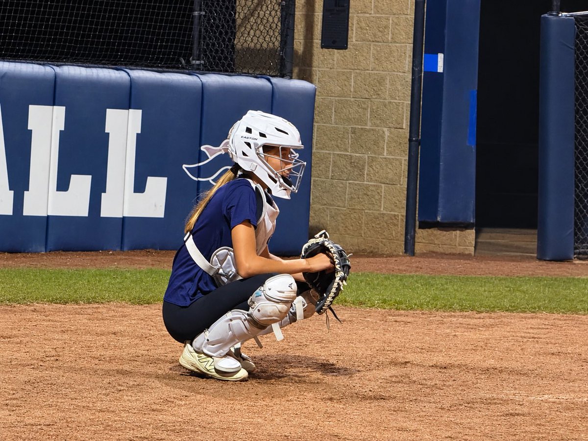 ava_vicente2031's tweet photo. Although my scrimmages were canceled, I was still able to get some hitting reps in at the SNHU gym! Also caught for my friend who wanted to get some pitching reps in the other night! https://t.co/wEncizvZYU