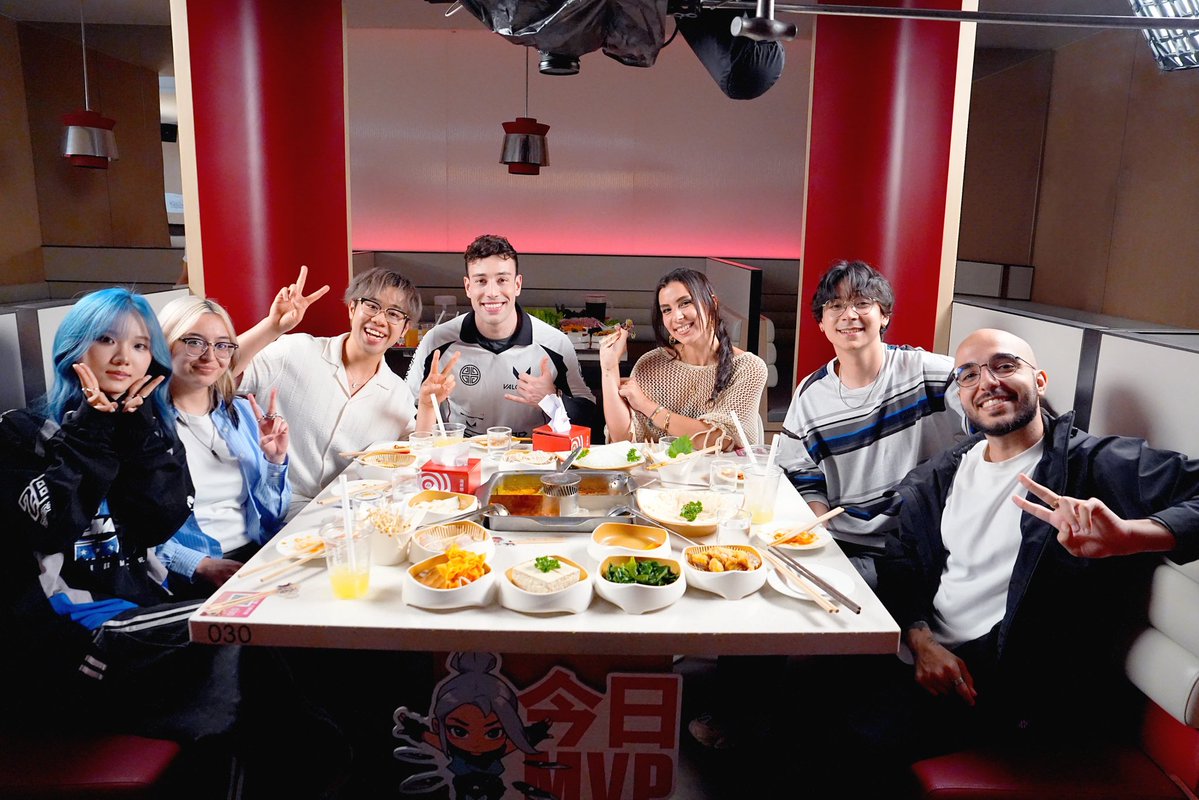 SiuFat's tweet photo. Special HAIDILO time!🍲❤️ https://t.co/5mKnJVPgMq