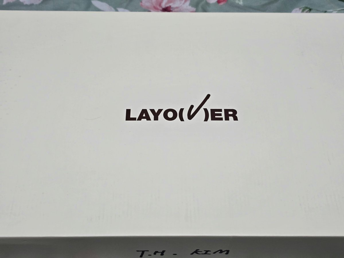 Shuuzu03's tweet photo. Layover Merch Box 17 https://t.co/zv8XkKKf8Z