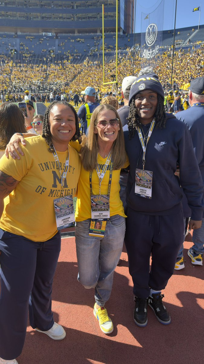 JanayaC0_'s tweet photo. Thank you @umichwbball for a great unofficial visit !!! #BleedBlue 〽️Ⓜ️ https://t.co/cGVtvX7tyY
