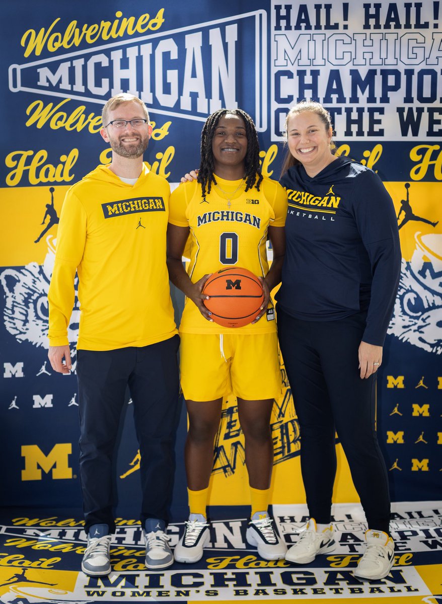 JanayaC0_'s tweet photo. Thank you @umichwbball for a great unofficial visit !!! #BleedBlue 〽️Ⓜ️ https://t.co/cGVtvX7tyY