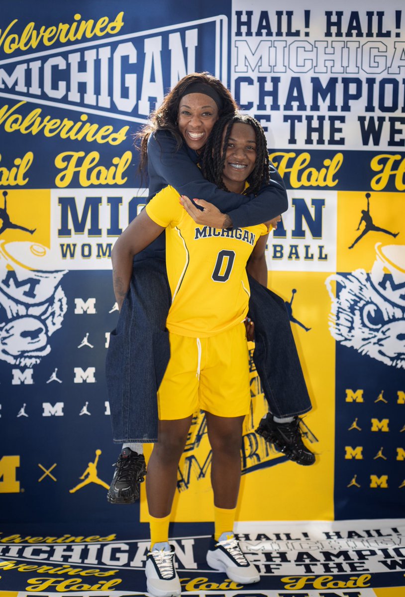 JanayaC0_'s tweet photo. Thank you @umichwbball for a great unofficial visit !!! #BleedBlue 〽️Ⓜ️ https://t.co/cGVtvX7tyY
