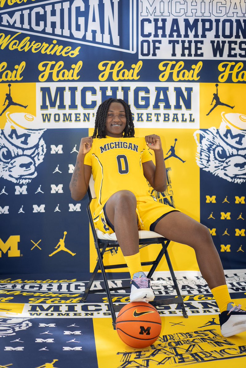 JanayaC0_'s tweet photo. Thank you @umichwbball for a great unofficial visit !!! #BleedBlue 〽️Ⓜ️ https://t.co/cGVtvX7tyY