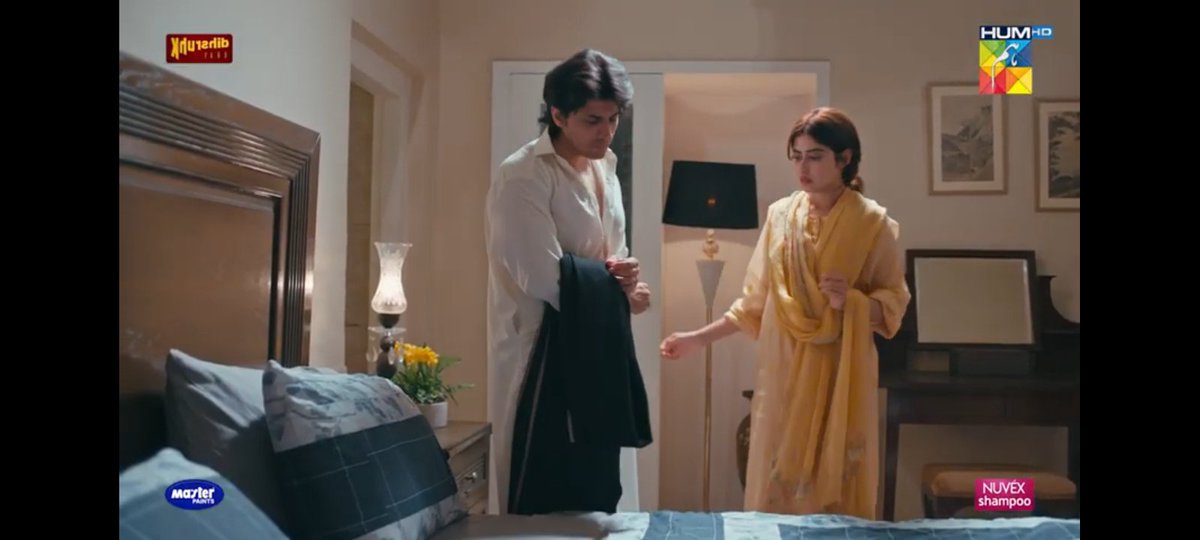 Jaykayeah's tweet photo. just remembered how rabiya wore this dupatta that was in Sarbulandjust a scene ago 🙃 #zanjeerain #sarbiya https://t.co/XNazcKQDhf