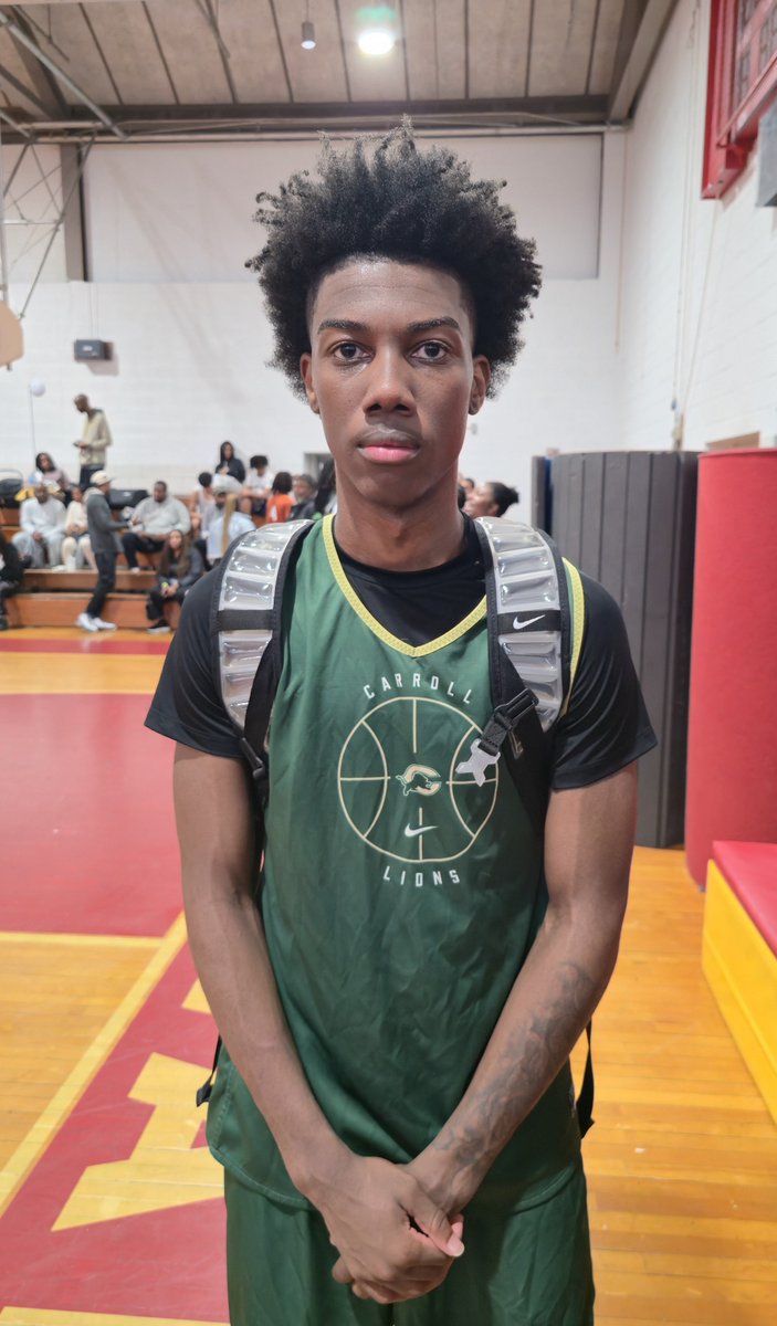 MarcusHelton's tweet photo. Great finish in a DC battle between Coolidge and Carroll at DMV Hoops Madness. Travoda Jagne with a 4-point play to put Colts up late, but Ellis Johnson answers with 15 seconds remaining to give Carroll a 47-46 win. @CoolidgeBBall @MrBattleTested @ACLionsHoops https://t.co/yVuNICChZC