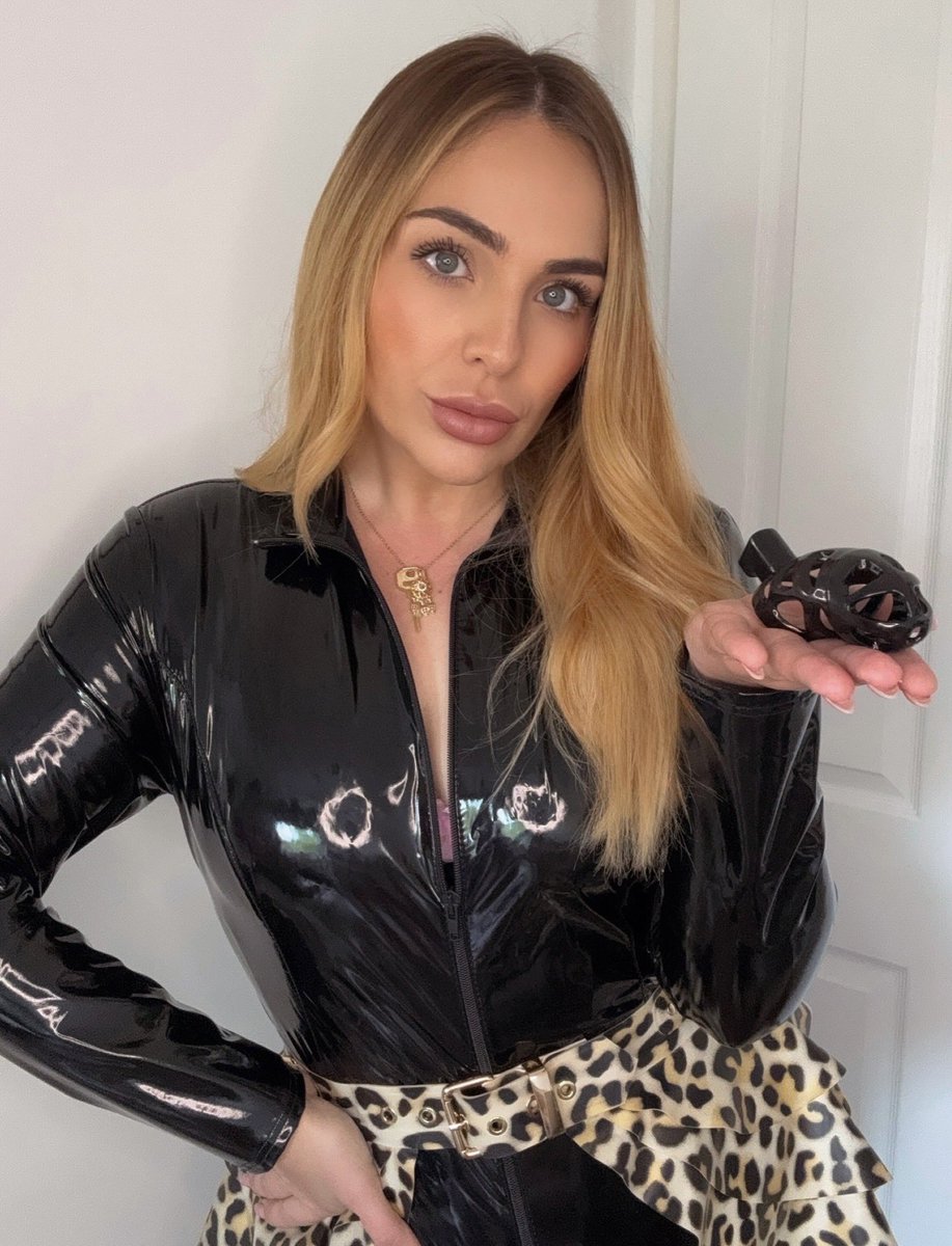 mertresessarah's tweet photo. Lockobre approche de plus en plus, et mes idées pour toi tournent à plein régime 🤭🔒  
Je veux juste savoir de toi : me laisserais-tu t’enfermer ? Si oui, avec quelle cage ?  
J’ai hâte de lire tes réponses 🤭⛓️🙇🏼‍♂️ https://t.co/XqF5RxCMSa
