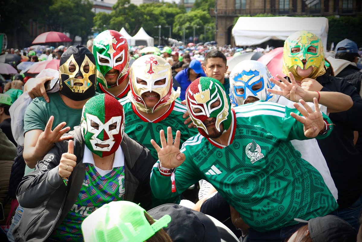 rosaicela_'s tweet photo. ¡Qué emoción ver a la gente expresar, con su creatividad, su gratitud y apoyo a nuestra querida Presidenta @Claudiashein! 🇲🇽
#HonestidadYResultados https://t.co/g0gRov9C57