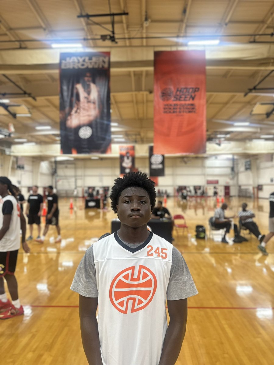 hoopseen's tweet photo. Fall Preview Camp
Team 4: 63
Team 1: 53

Team 4 moves on to the semifinals with a win over Team 1 behind big-time performances from Gunner Spain and Miles Gletcher. Spain did a great job scoring off the bounce and getting downhill for some tough finishes. At 6’7, Gletcher had his versatility on full display.

Savant Gans was great for Team 1, finishing with 20+ points, multiple blocks, and some impressive reads. Xavier Butler shot lights out and was active in the passing lanes, creating opportunities for dunks in transition. #FallPreview 
@SpainGunn38