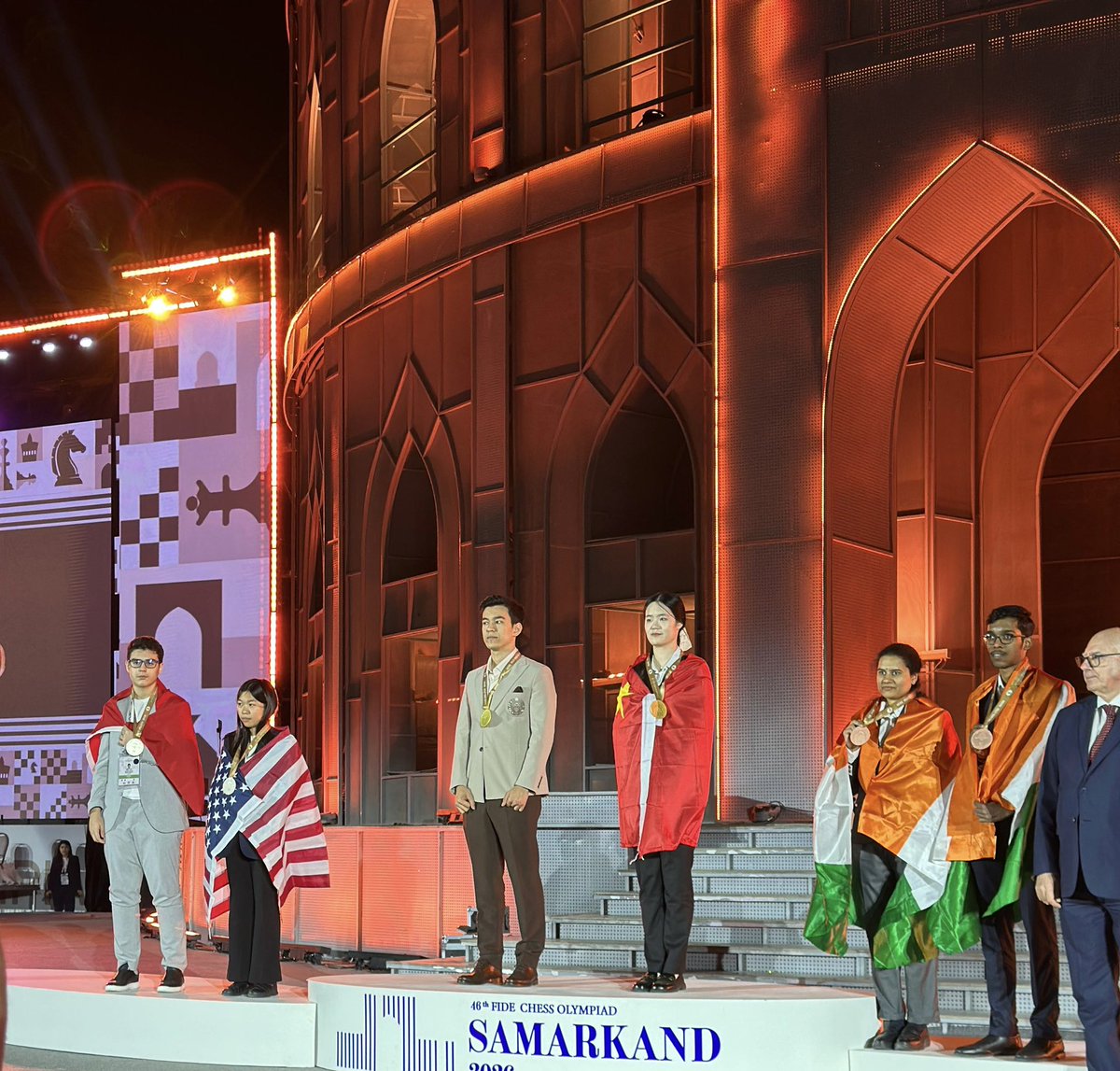 tsfresmi's tweet photo. GM Yağız Kaan Erdoğmuş, Gümüş Madalyanın Sahibi Oldu 🥈

Özbekistan’ın Semerkant kentinde düzenlenen 46. FIDE Satranç Olimpiyatı’nda Açık Kategoride mücadele eden milli sporcumuz GM Yağız Kaan Erdoğmuş, olimpiyatta çıktığı karşılaşmalarda, yenilgisiz şekilde 8 puan toplayarak 1. masada ikinci sırayı elde etti ve gümüş madalyanın sahibi oldu.

GM Yağız Kaan Erdoğmuş’u başarısından ötürü tebrik ediyoruz.👏🏻