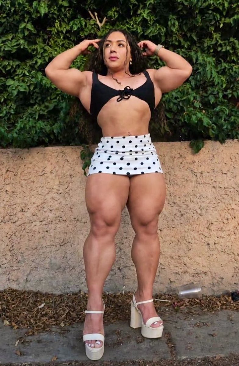 all_about_gym's tweet photo. Taller or Shorter โค๏ธโค๏ธ
#muscles #gymgirls #muscular #musclemommy #bodybuilding #queen https://t.co/G3O99nTIMQ