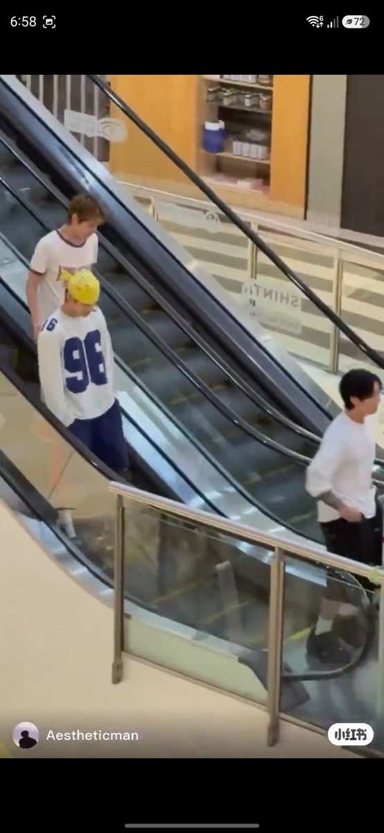 bts_959's tweet photo. @AppleCoreKoo @tichivi Jk is spending time at the gym with 2 members and you know nothing about his private time ..this is your reality.. jk third wheeling vhope https://t.co/BkDe4iWsB2