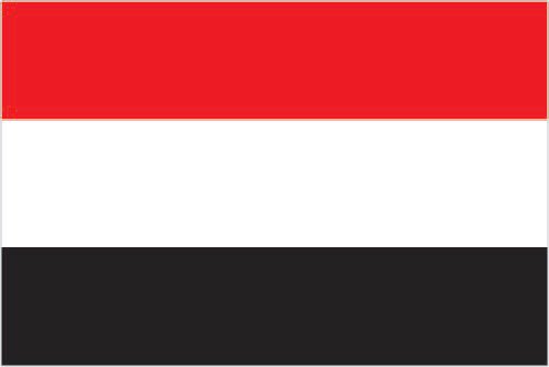 SaudiNews50's tweet photo. خسائر حوثية ضخمة..

 القوات اليمنية تعلن تدمير منصات صواريخ ومخازن أسلحة وتعزيزات للحوثيين:

صرح الناطق الرسمي للقوات المسلحة العقيد الركن/ ماجد عبدالله النزيلي، بأن القوات المسلحة نفذت 756 عملية استهداف نوعية ودقيقة استخدمت فيها: أسلحة القوات الجوية، والطيران المسير، والقناصة، ومدفعية الميدان والراجمات ضد مواقع وعناصر وقدرات عسكرية تابعة لمليشيا الحوثي الإرهابية في كل من:

• جبهة كهبوب والوازعية.
• جبهة محور علب.
• جبهة الجوف.
• جبهة مأرب.
• جبهة البيضاء.
• جبهة لحج.
• جبهة تعز.

وقد أسفرت هذه العمليات عن تدمير وإعطاب العديد من ناقلات الجنود، والعربات، وتعزيزات عسكرية، ومنصات إطلاق صواريخ، ومخازن أسلحة وعتاد ومعدات عسكرية أخرى تابعة لمليشيا الحوثي الإرهابية، وتحييد ما مجموعه (331) من عناصرها بين قتيل وجريح، ومصرع أربعة خبراء إيرانيين متخصصين في تشغيل وإطلاق الطائرات المسيرة والصواريخ في محافظة تعز، في تأكيد جديد على استمرار الدعم والخبرات الإيرانية المقدمة للمليشيا الإرهابية.

وأوضح الناطق الرسمي أنه في الوقت الذي تلتزم فيه قواتنا المسلحة باستهداف الأهداف العسكرية المشروعة، تواصل المليشيا الحوثية تزييف الحقائق عبر نسب استهدافها للمدنيين والأعيان المدنية إلى القوات المسلحة اليمنية، ونؤكد بأن تلك الادعاءات ما هي إلا محاولات بائسة لتغطية جرائمها بحق الشعب اليمني ومقدراته ومنشآته التعليمية، والتي كان من أبرزها استهداف مدرسة عمرو بن العاص في مديرية المضاربة ورأس العارة بمحافظة لحج بتاريخ 23 سبتمبر 2026م، والتي نتج عنها استشهاد ثلاثة مدنيين وإصابة أربعة آخرين، وإلحاق أضرار واسعة بالمنشأة التعليمية ومرافقها؛ إلى جانب قيام عناصرها بزرع الألغام المحظورة دوليًا في الطرقات والشعاب بمحافظة لحج، بما يعرض حياة المدنيين للخطر ويهدد حركة السكان ويضاعف معاناتهم.

وأكد العقيد النزيلي بأن القوات المسلحة ستظل وفية لمبادئ وأهداف ثورة الـ26 من سبتمبر، وأنها ماضية في أداء مسؤوليتها في مكافحة إرهاب مليشيا الحوثي وحماية المواطنين ومقدراتهم واستعادة الأمن والاستقرار وسيادة القانون، وأن جميع عملياتها العسكرية تنفذ في إطار الالتزام بقواعد القانون الدولي الإنساني، وستواصل القوات المسلحة أداء واجبها في مواجهة مصادر التهديد، وحماية الشعب اليمني، وعدم السماح للمليشيا باستخدام الإرهاب والعنف لفرض واقع بالقوة.

-