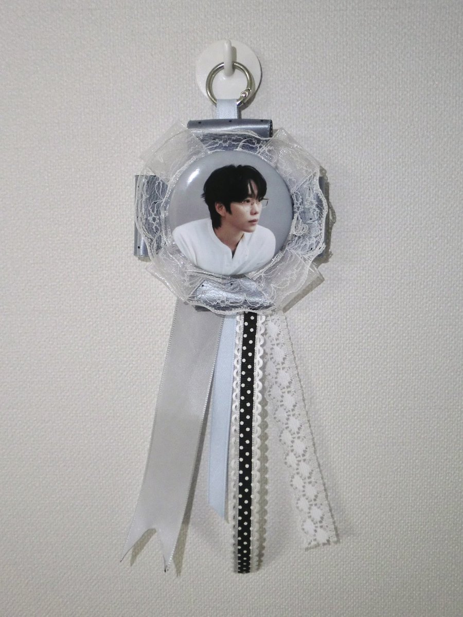 10____cm's tweet photo. ˚｡𖦹⋆ 권정열 로제트 RT이벤트

참여방법 ✧ #RT + 팔로우
추첨인원 ✧ 10명
수령방법 ✧ 팬콘 중 원하시는 날 현장에서 드려요!
참여기간 ✧ ~ 10/7
추첨결과 ✧ 10/8

*로제트는 직접 만든거라 사진과 작은 차이가 있을 수 있다는 점 양해 부탁드려요.ᐟ.ᐟ 

#10CM #십센치 #권정열 https://t.co/eTPA5X9ym8