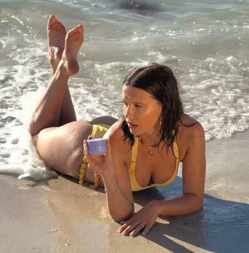 its_Karthi26's tweet photo. Remember when Millie Bobby Brown dropped this on IG… 👀🤯 https://t.co/xbslW16wqj