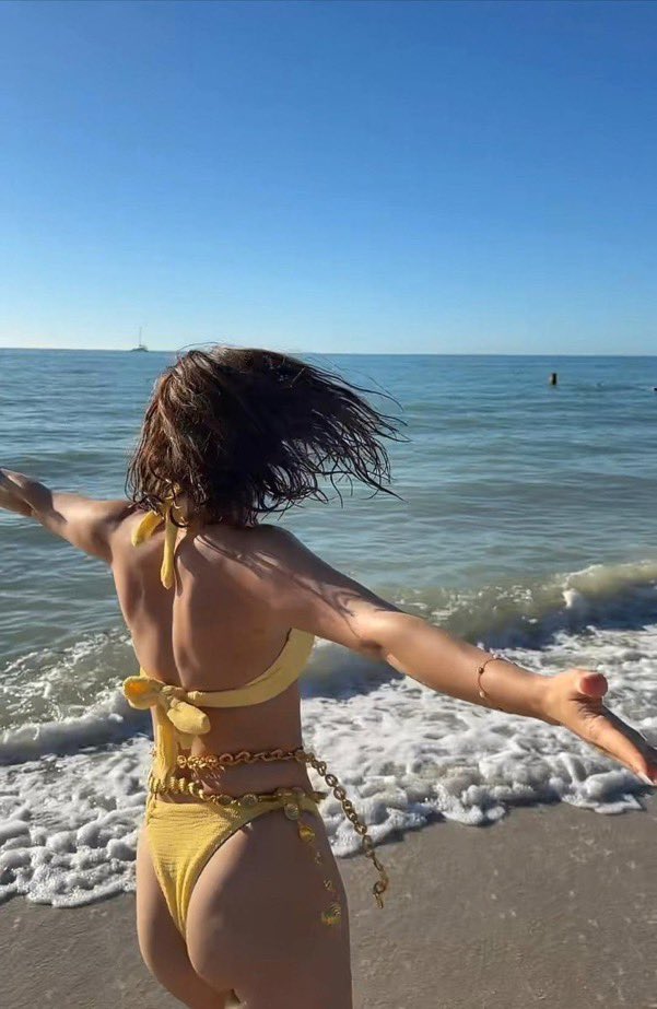 its_Karthi26's tweet photo. Remember when Millie Bobby Brown dropped this on IG… 👀🤯 https://t.co/xbslW16wqj
