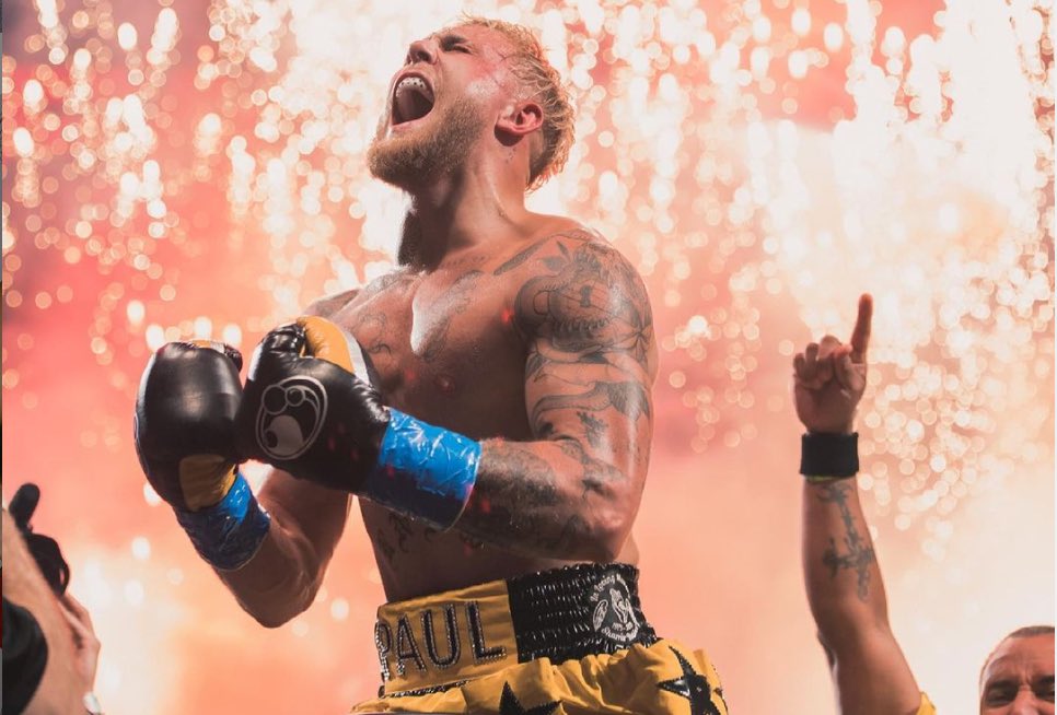 McGregorRousey2's tweet photo. Raul Rosas Jr when he’s getting masterclassed by a 40 year old but his opponent has a heart attack so he wins https://t.co/czGwFh4LaA