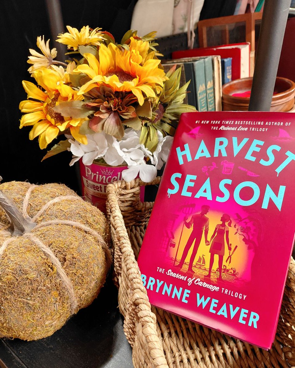 bookmans's tweet photo. The start of Fall means it’s officially cozy season! 🍂🧦📖

Come into Bookmans and find the perfect book to curl up with so you can start the season right. 

#BookmansFinds #CozySeason https://t.co/sf7FACZ1mH