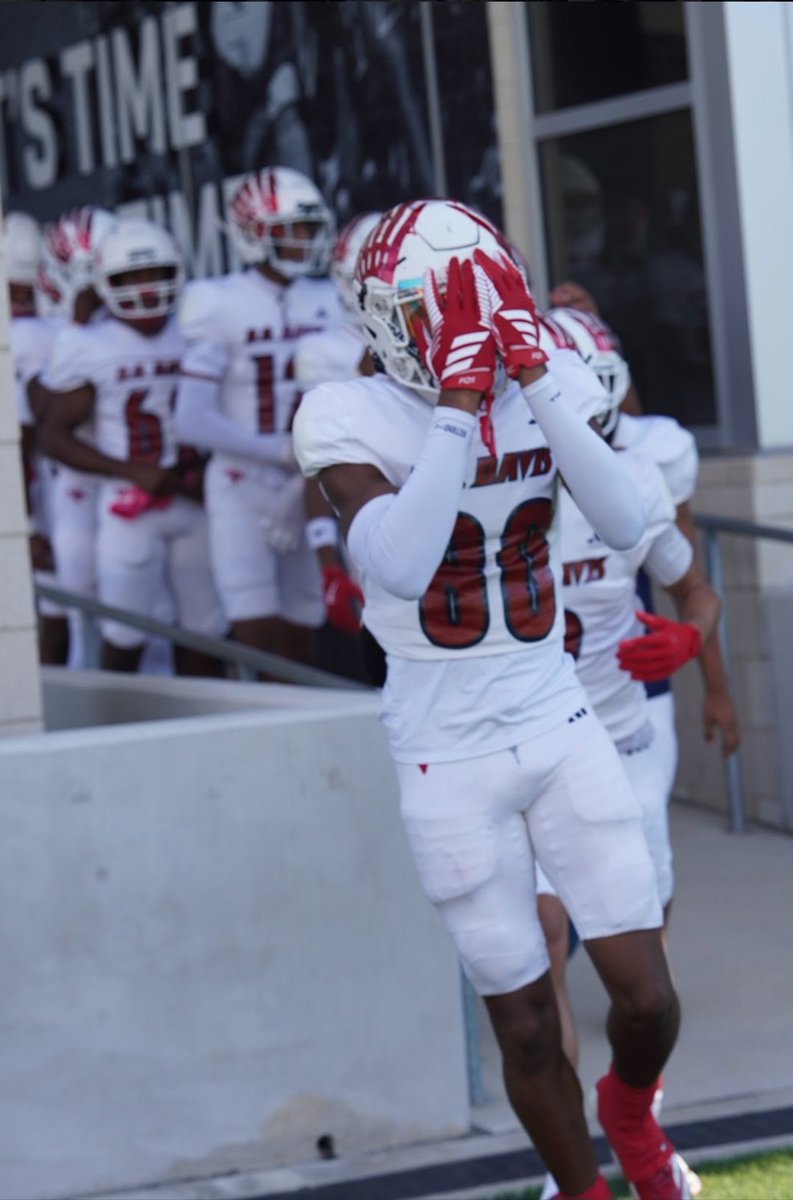 N3xtGR34TWR's tweet photo. Had an amazing game against MacArthur on Friday. Won 49-20. Had 3 solo tackles, 1 assists and 2 pancake blocks on special teams.
#CominFaDistrict
#FlyHigh
#FearUs https://t.co/0H6CiKsf4K