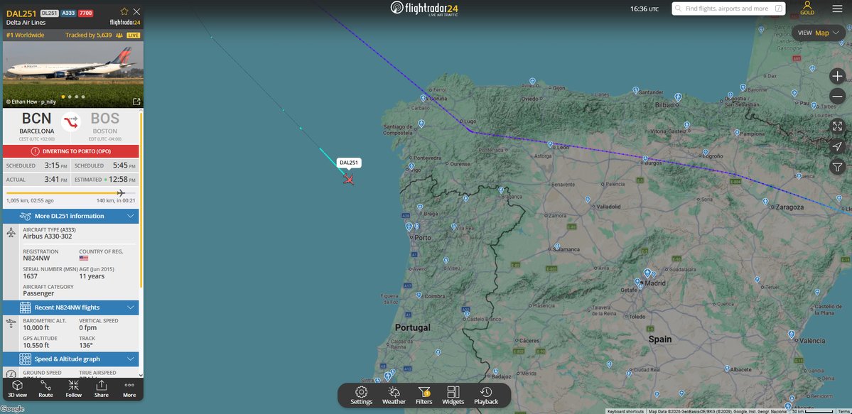 The_AvHub's tweet photo. In the last few moments, a Delta Air Lines Airbus A330 from Barcelona to Boston has declared an emergency.
Read more at The Aviation Hub!: https://t.co/jPKjhOriFk
#DeltaAirLines #DL251 #Boston #Barcelona #Porto #Emergency #AvGeek https://t.co/jdqNoIRa3k