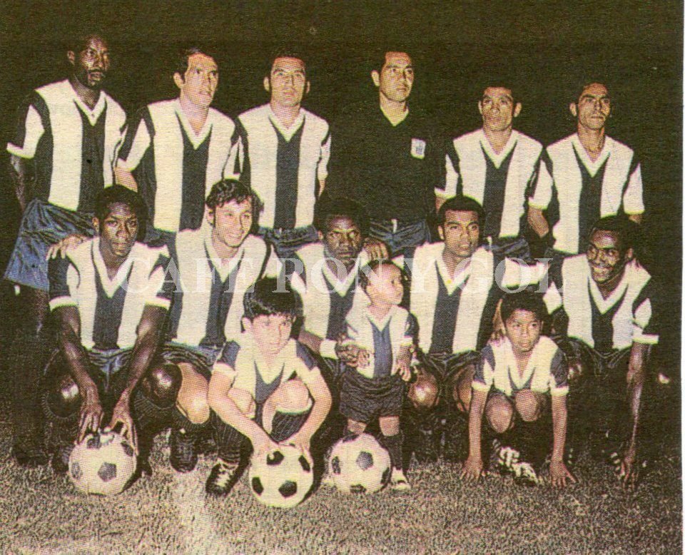 ALGP1901's tweet photo. Hay q descabronizar la Selección Peruana y desde raíz, desde la FPF, el sponsor "apuesta total" y su mafia.

CON CABROS NO SE HACE HISTORIA, los mejores jugadores del fútbol peruano siempre han sido de Alianza Lima, campeones y goleadores, no como las gallinas fracasadas. https://t.co/LjviZXz70F