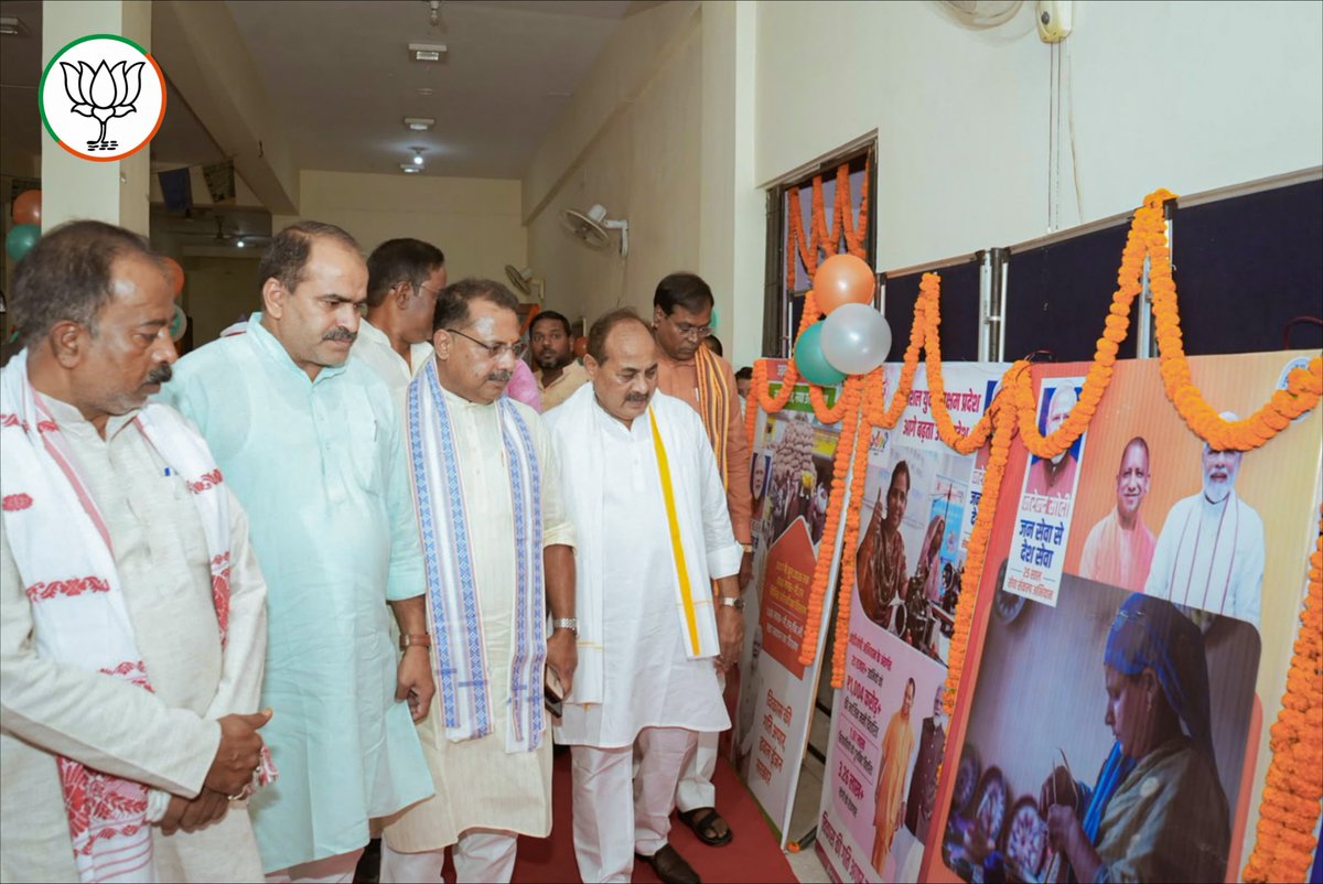 PNPathakBJP's tweet photo. @daraschauhan354 इस अवसर पर जनसेवा, जनकल्याण एवं समाज के अंतिम व्यक्ति तक सेवा का लाभ पहुंचाने और राष्ट्र निर्माण में जनभागीदारी के संकल्प को और मजबूत करने का संदेश दिया।

#apna_kushinagar #अपना_कुशीनगर https://t.co/BvFHNTKKHY