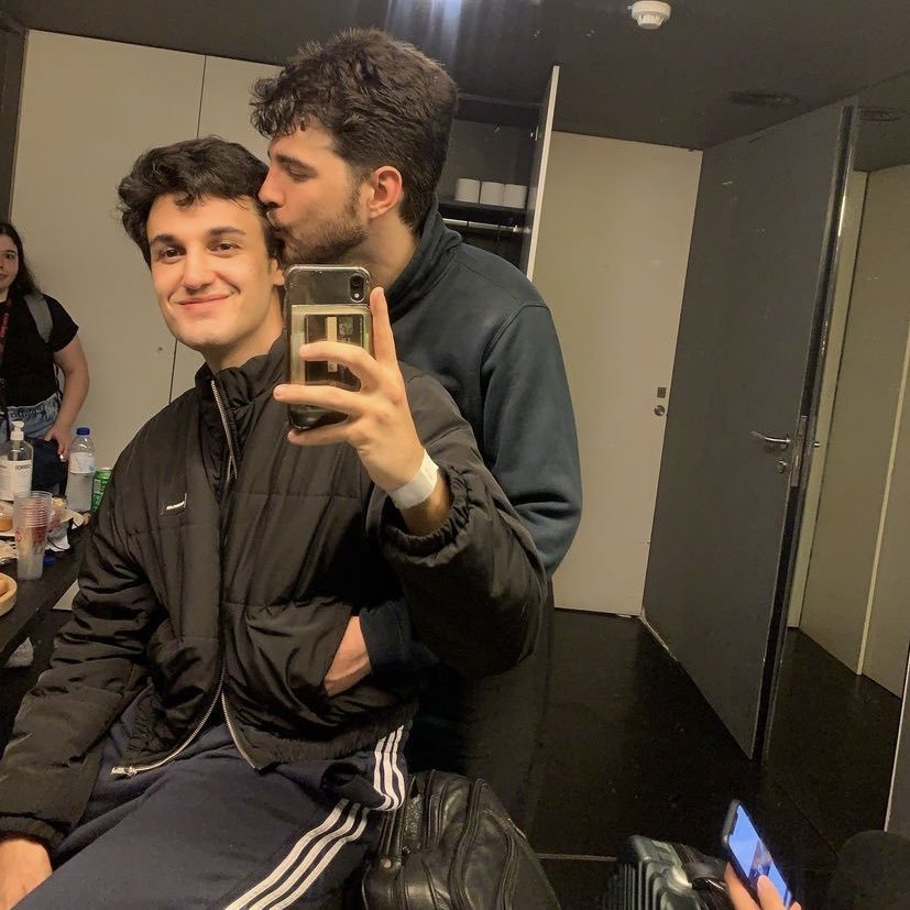 sonhosdealuguel's tweet photo. alguém já contou pra esses dois aqui que eles estão noivos?🥹 https://t.co/wOSiw62osf