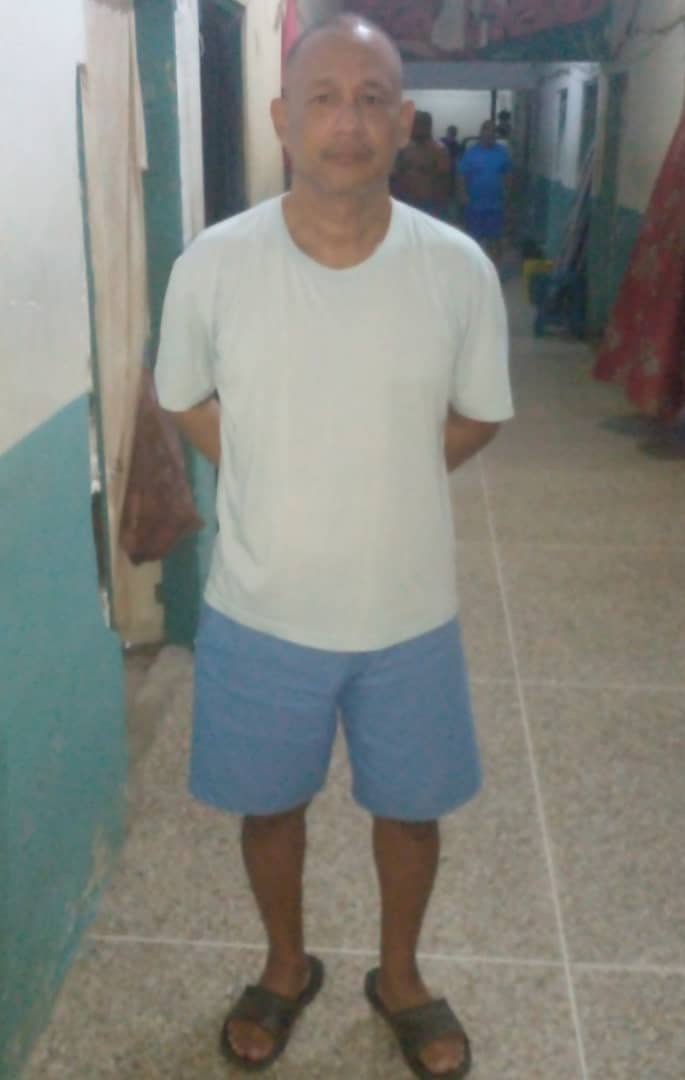 antiherocrshrck's tweet photo. Están soltando pura gente famosa por casos sonados, Pero al pueblo, a los guevones JAMAS
En 2020, mi tio Eddy Pérez cédula 9651599, un familiar, fue secuestrado por funcionarios del SEBIN y condenado a 30 años por la causa inventada de terrorismo, un señor que lo único que estaba haciendo era ir a trabajar.
El como miles de presos políticos más aún no ha sido liberado como el gobierno interino venezolano prometió con los demás presos políticos AGRADEZCO TODA LA DIFUSION POSIBLE A ESTE CASO para presionar por su liberación.
@SecRubio @marcorubio @POTUS @M_S_Billingslea @MaElviraSalazar @Dinorahfiguera @MariaCorinaYA @seircontreras @gastonlevar @arr3ch0 @OrlvndoA