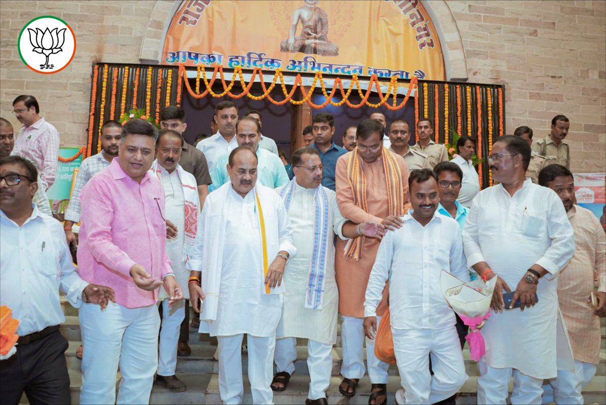PNPathakBJP's tweet photo. @daraschauhan354 इस अवसर पर जनसेवा, जनकल्याण एवं समाज के अंतिम व्यक्ति तक सेवा का लाभ पहुंचाने और राष्ट्र निर्माण में जनभागीदारी के संकल्प को और मजबूत करने का संदेश दिया।

#apna_kushinagar #अपना_कुशीनगर https://t.co/BvFHNTKKHY