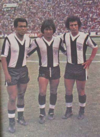 ALGP1901's tweet photo. Hay q descabronizar la Selección Peruana y desde raíz, desde la FPF, el sponsor "apuesta total" y su mafia.

CON CABROS NO SE HACE HISTORIA, los mejores jugadores del fútbol peruano siempre han sido de Alianza Lima, campeones y goleadores, no como las gallinas fracasadas. https://t.co/LjviZXz70F